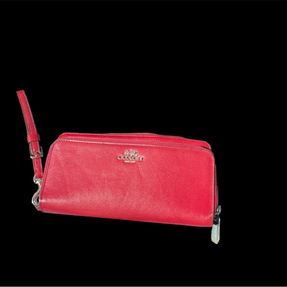 🌟♥️COACH PEBBLE RED AND GOLD ACCENT LONG ZIP AROUND WALLET - Picture 6 of 8